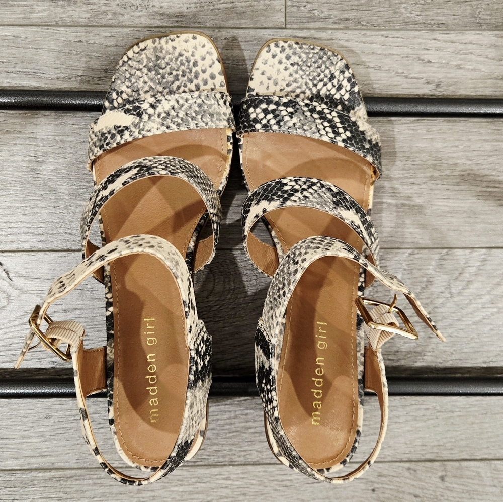 NWOT - Madden Girl Black and Cream Snakeskin Sandals